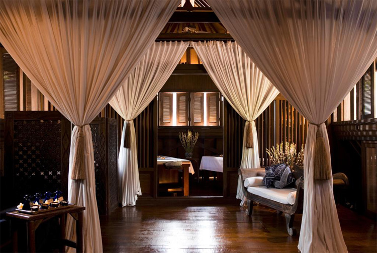 Mành rèm giúp spa trông nhẹ nhàng và tinh tế hơn